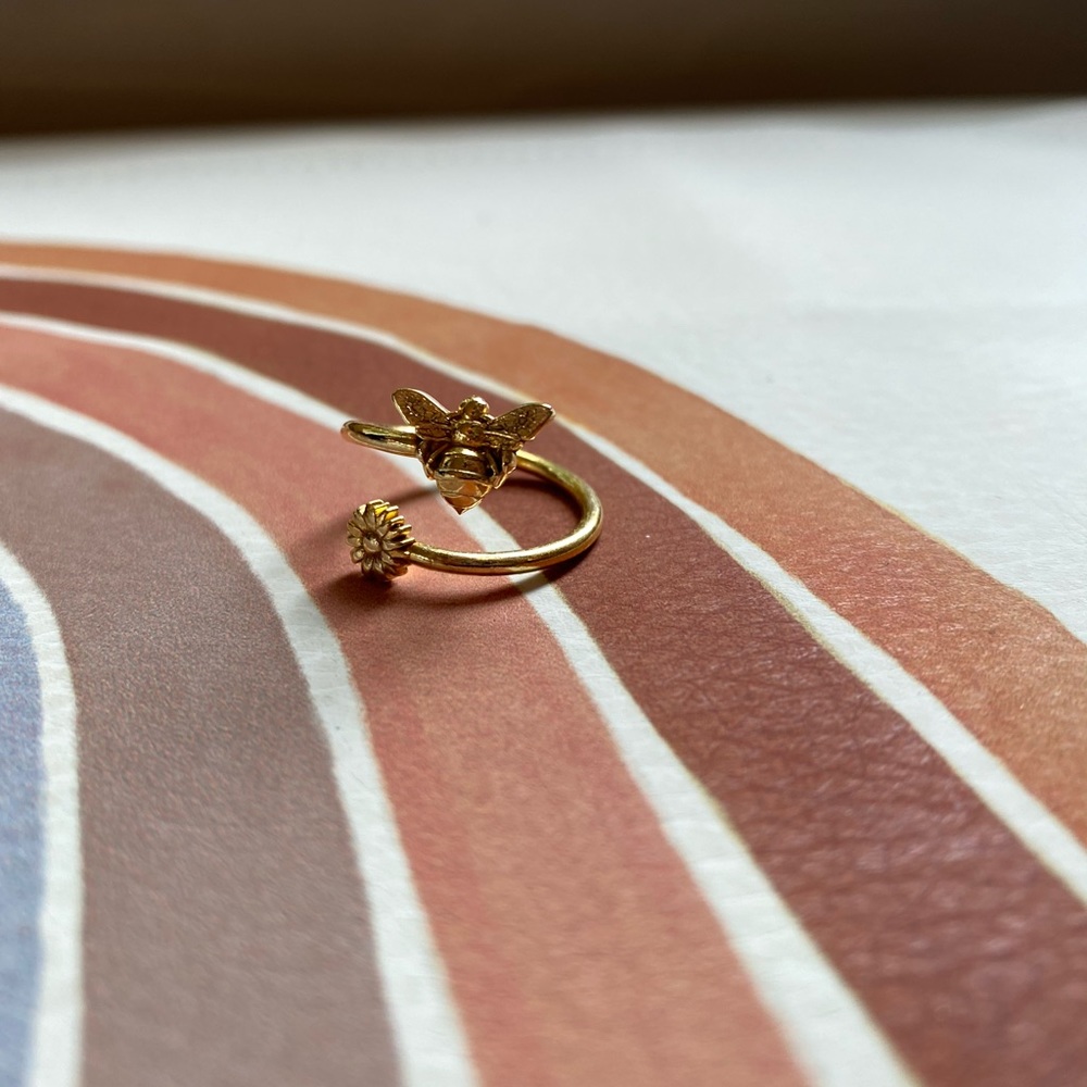 ALEX AND ANI Bee Ring